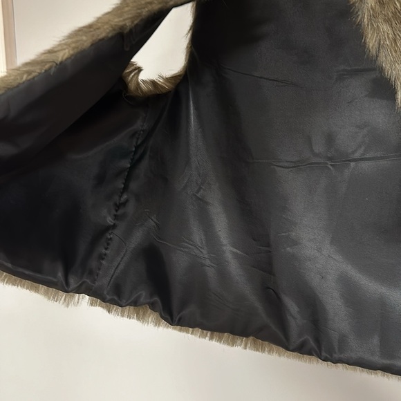 LANSHIFEI  Faux Fur Open Front Vest Girls Brown/ Silver Size XXL, LIKE NEW! - Picture 4 of 6